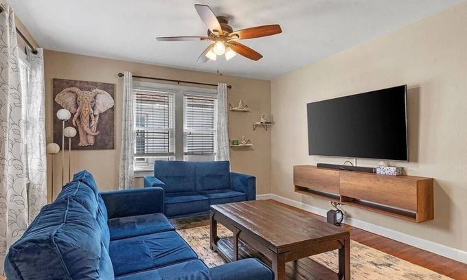 Springfield House | Stylish 2BR/2BA Retreat - Comfort & Convenience in Springfield