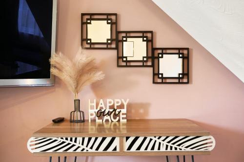 Aylesbury House | Stylish 2BR Aylesbury Home, Sleeps 4, Parking, Work, Leisure, Friendly