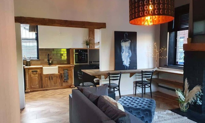 Rochdale House | Stylish 2BR Stay with Hot Tub & Private Garden