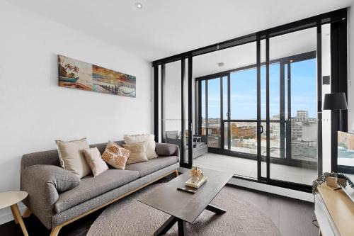 Fortitude Valley Apartment | Stylish 2BR with Story Bridge & Fireworks Views