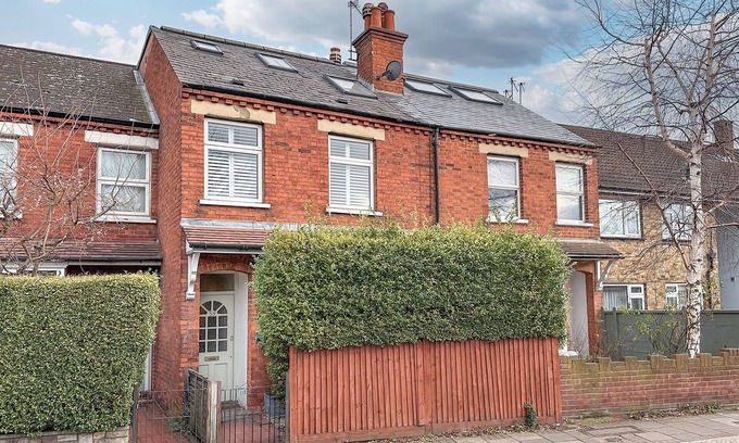 London Borough of Hounslow House | Stylish 3-Bed House in Brentford, near Richmond