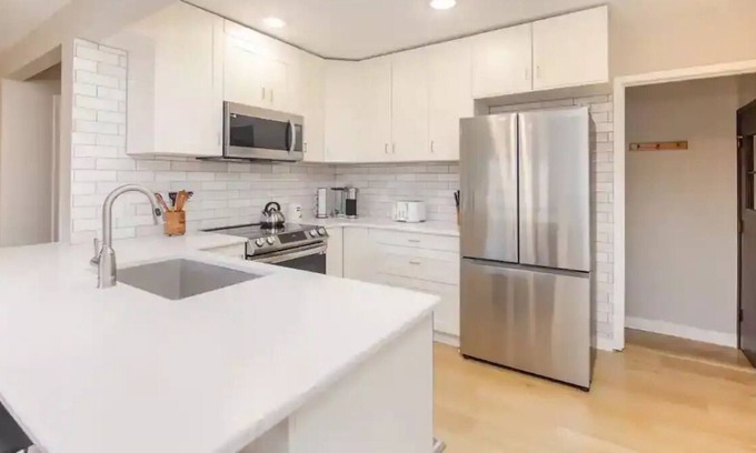 West Des Moines House | Stylish 3 Bedroom Home in West Des Moines