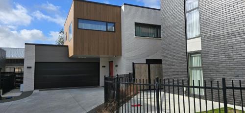 Palmerston North House | Stylish 3 bedroom home in Palmerston North