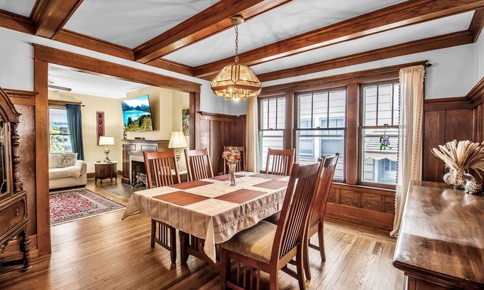 Buffalo Apartment | Stylish 3bd apartment by Delaware Park and Museumsn
