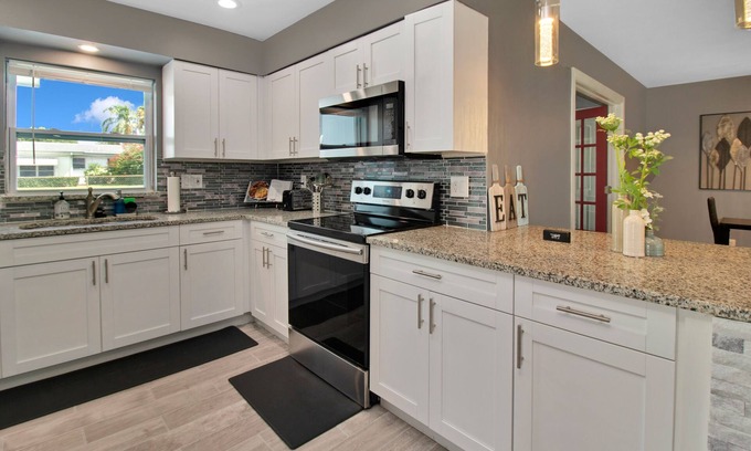 River Park House | Stylish 3br Oasis, close to PGA, Mets, Club Med