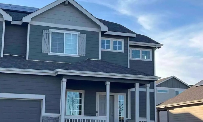 Greeley House | Stylish 4 bedroom house near to I25 and Hwy 34 *New Neighborhood*