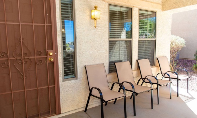 Tamaron Villa | Stylish 5 Bedroom 3 Bath Getaway with Full Kitchen