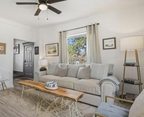 Central Oklahoma City House | Stylish 5-bedroom Okc Home 3 Levels Loft #04