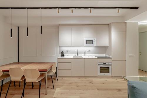 Gaztambide Apartment | Stylish 5BR Flat with terrace