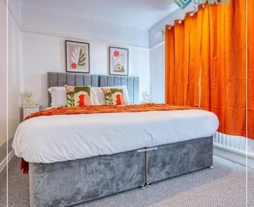 Nottingham Apartment | Stylish 8-BR House - Near Sherwood, City Hospital & Nottingham City Centre - Garden - Sleeps 16