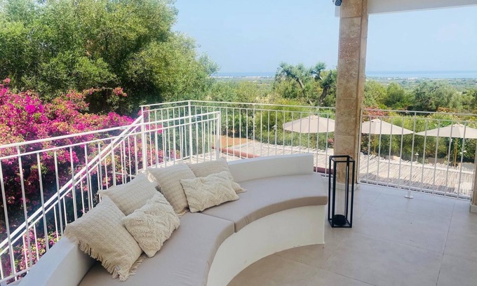 Carovigno House | Stylish accommodation with private pool and tennis court