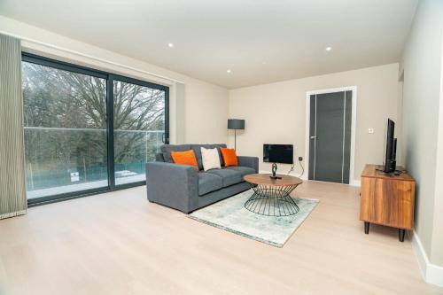 Bloxwich Apartment | Stylish and Bright 2 Bed Apartment in Birmingham