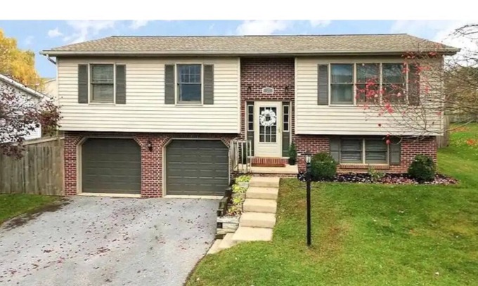 State College House | Stylish and clean single family home, Located minutes away from football stadium