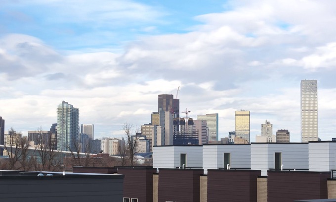 Lincoln Park House | Stylish and Comfortable Townhouse Near Downtown Denver