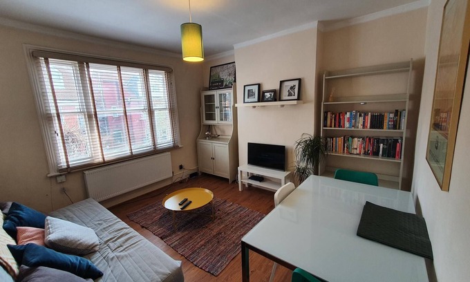 Cricklewood Apartment | Stylish and contemporary with apartment fast access to Central London