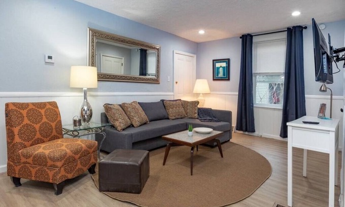 Pittsburgh Apartment | Stylish and Refined with Easy City Access