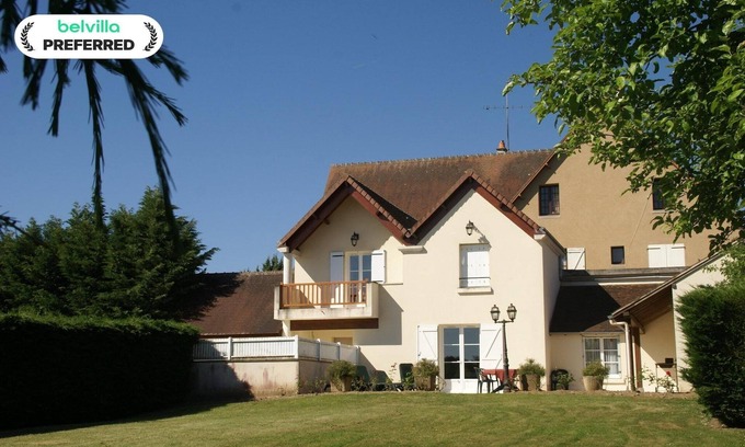 Faverolles House | Stylish Apartment Near Beach