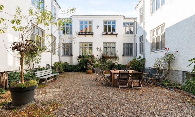 Charlottenlund Condo | Stylish Apartment in the Exclusive North Copenhagen