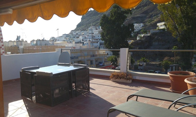 Lomo Quiebre Apartment | Stylish apartment & large private roof terrace, in the heart of Puerto de Mogan