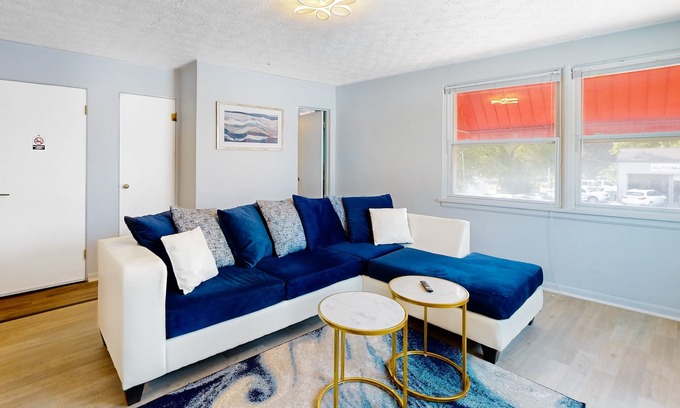 Mishawaka Apartment | Stylish apartment close to universities, dining, and attractions