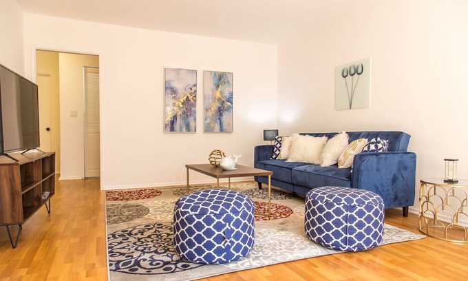 Downtown House | Stylish Apartment Downtown Glendale - Access to LA