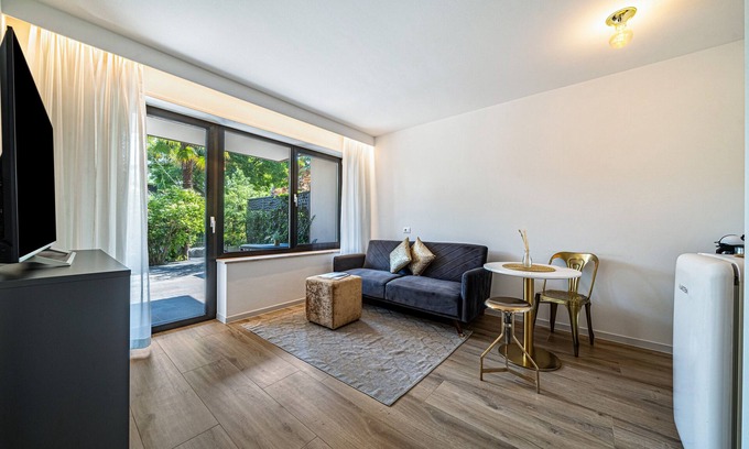 Lana Apartment | Stylish Apartment “Goldfinger Unique Suite” with Mountain View and Pool