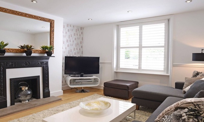 Eastbourne Apartment | Stylish apartment in the heart of central Eastbourne close to beach and cafes