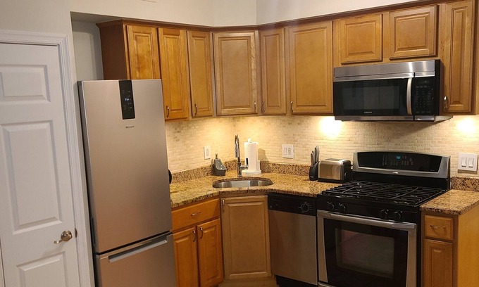 South Philadelphia Apartment | Stylish Apartment - Relaxing & Enjoyable, Grays Ferry South Philly