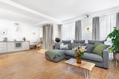 Weissensee Apartment | Stylish Apartment With Home Cinema, 2-min Tram
