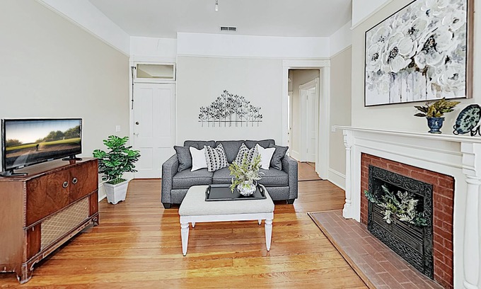 Thomas Square Apartment | Stylish apartment with old-world charm - walk to Forsyth Park, Historic District