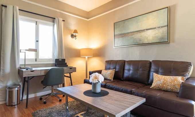 South Arroyo Apartment | Stylish Apt close to Old Town and Rose Bowl