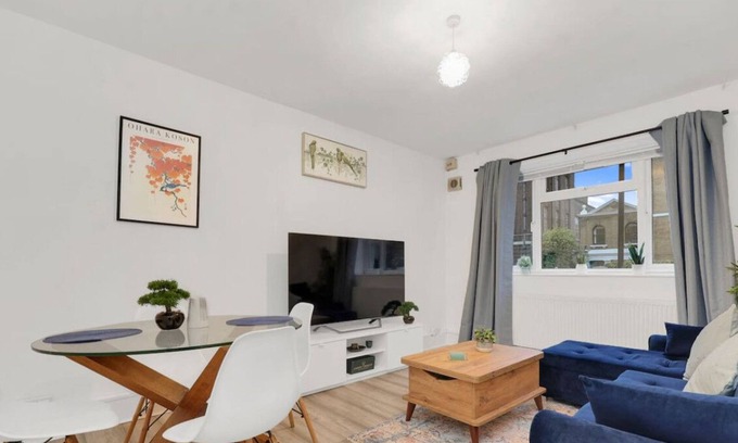 Mildmay Apartment | Stylish Apt w Kingsize Bed near Arsenal FC Stadium