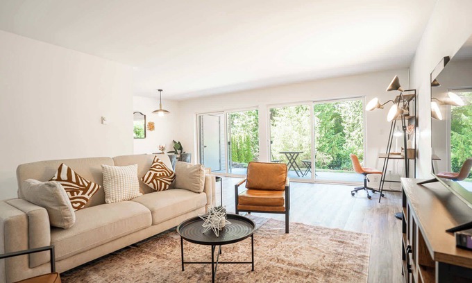 West Bellevue Apartment | Stylish Bellevue Stay, half mile to downtown