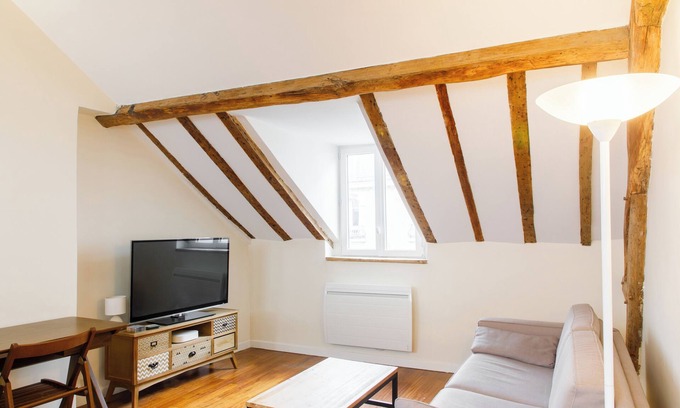 Clignancourt Apartment | Stylish & Bright 1-Bedroom Apartment in Montmartre