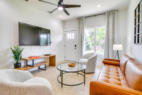 Brownsville House | Stylish Brownsville Stay Coastal Day Trips!