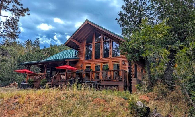 Strawberry Cabin | Stylish Cabin with Stunning Mountain/Forest Views