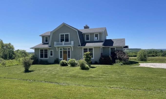 Meaford House | Stylish Capecod Country Villa on 35 beautiful acres