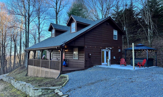 Waynesville Cabin | Stylish Cataloochee Mtn Cabin with a hot tub.