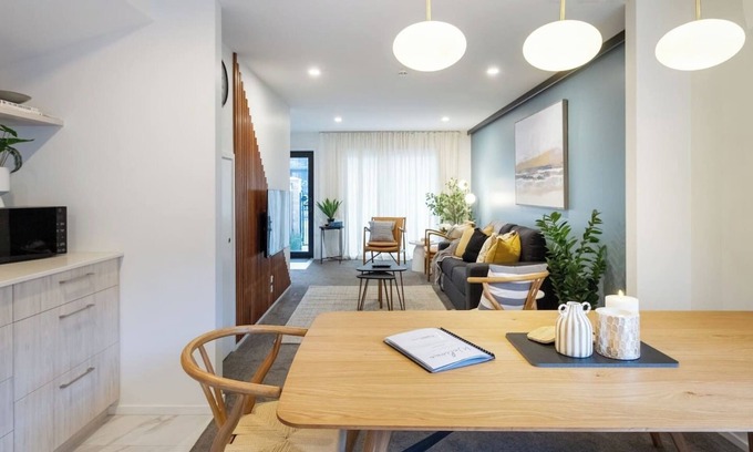 Christchurch City Centre House | Stylish Central City townhouse Next to Little High