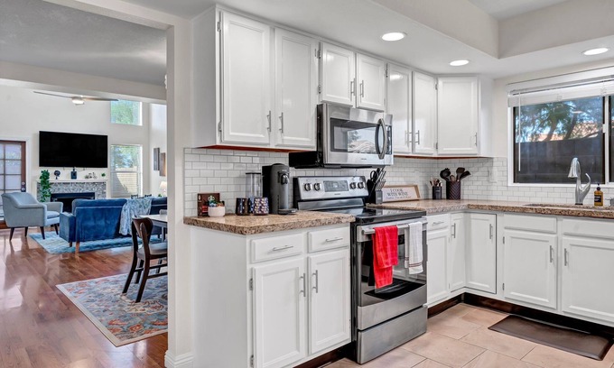Ahwatukee Foothills House | Stylish & Chic 2BR + Loft w/Private Pool & Wood Burning Fireplace