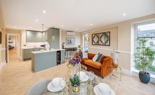 Turnham Green Apartment | Stylish Chiswick Flat with AC and Private Balcony