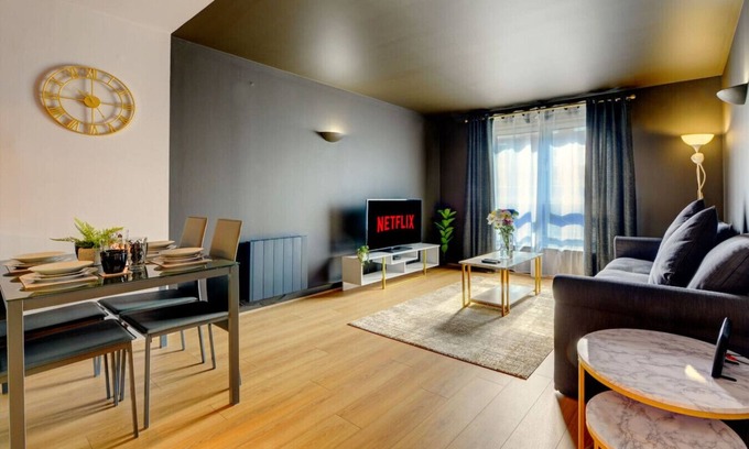 Northampton Apartment | Stylish City Centre Apartment FreeParking Wifi