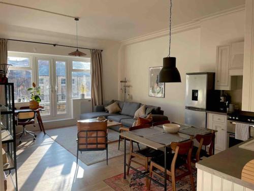 Liverpool City Centre Apartment | Stylish city-centre apartment with balcony