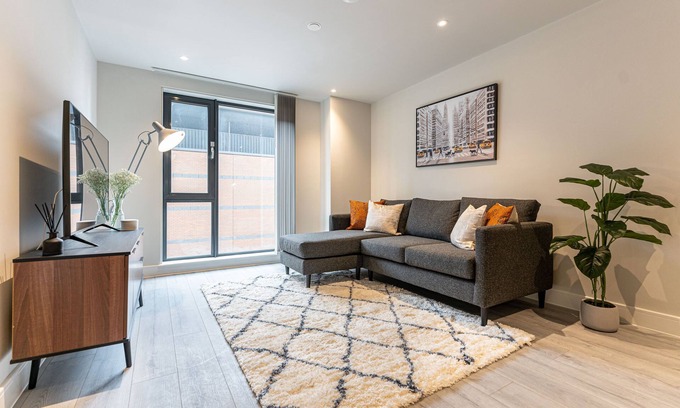 The Westside Apartment | Stylish City Stay - 2Bed2Bath at St Martin's Place