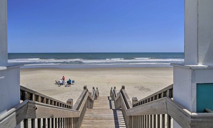 Buck Island House | Stylish Coastal Home: Walk to Corolla Beach!