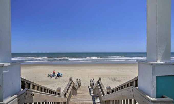 Buck Island House | Stylish Coastal Home Walk to Corolla Beach!