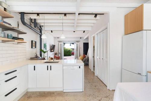 Kensington Apartment | Stylish, comfortable and pet friendly home in the heart of Kensington