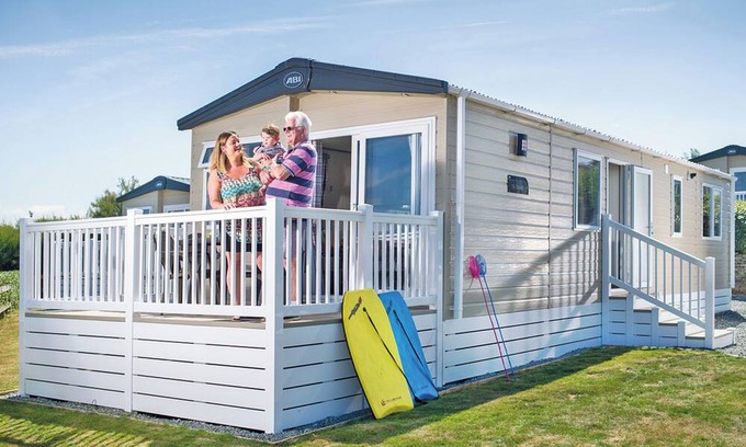 Holywell House | Stylish Comfort 3 (Pet)