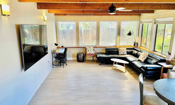 Sparks House | Stylish Comfort House|3Bedrooms|9Sleeps9