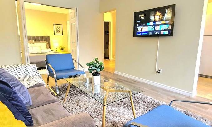 Southwest Edmonton Condo | Stylish Condo off Edmonton's Trendiest Street next to best restaurants